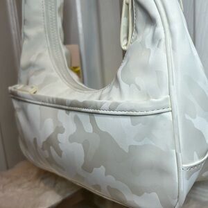 DANSKIN HUDSON CAMO MEDIUM ZIP CROSSBODY